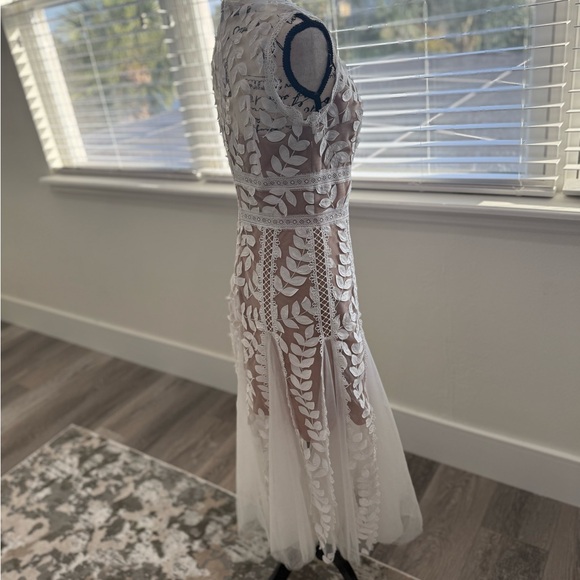 Bronx and Banco Elegant White Lace Midi Dress - Picture 6 of 8